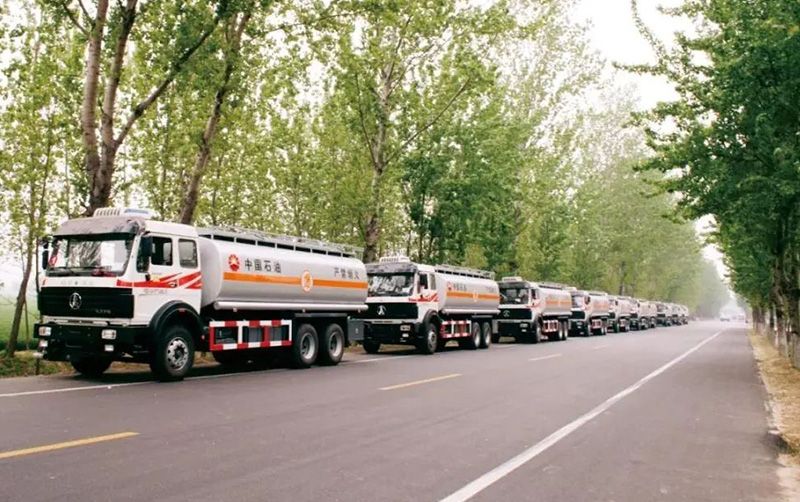 危化品运输再敲警钟丨华体会体育危险品标志牌 守护您的安全