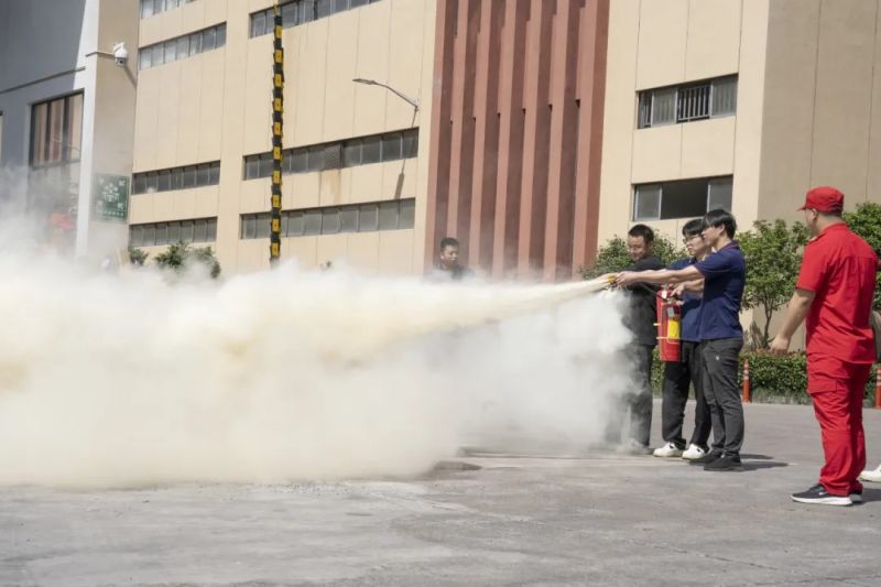 强化安全意识 筑牢安全防线丨华体会体育光电开展消防疏散逃生应急演练活动