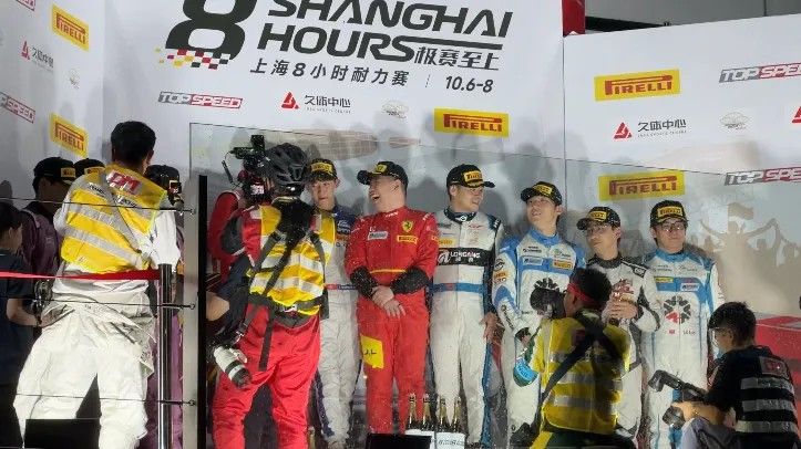 上海8小时耐力赛惊现“时光”背心丨DM华体会体育与明星车手王一博同框