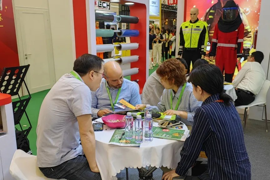 华体会体育光学上海劳保展2