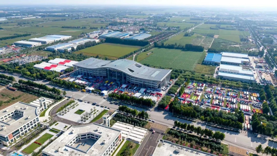 华体会体育光学在梁山车辆展 (10)